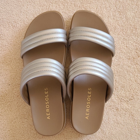 AEROSOLES Gold Puffer Strap Kinnelon Sandal - Picture 3 of 8